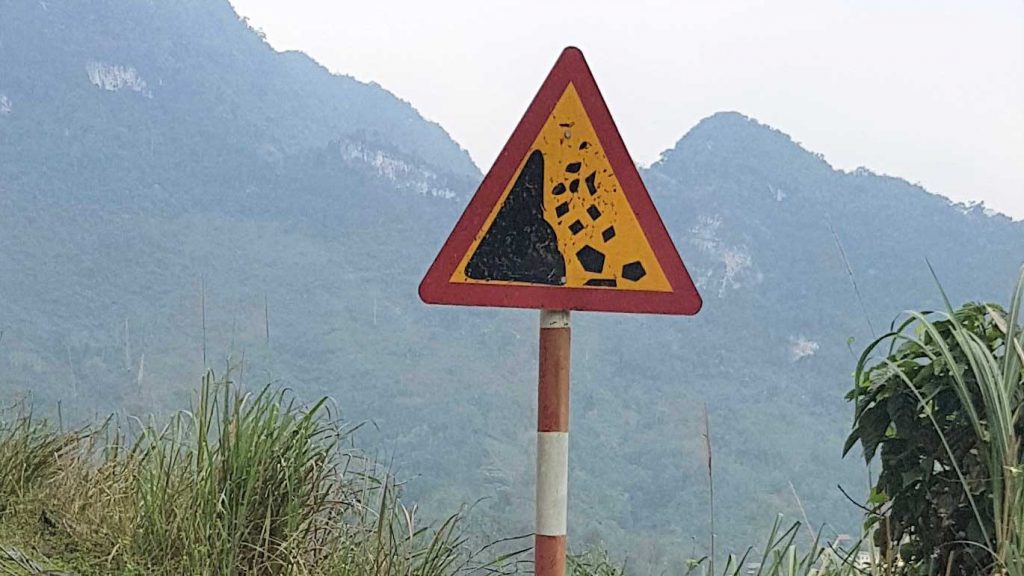 6 reasons to go slowly when discovering Ha Giang & Cao Bang - hazards